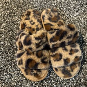 Leopard Print Fuzzy Slippers